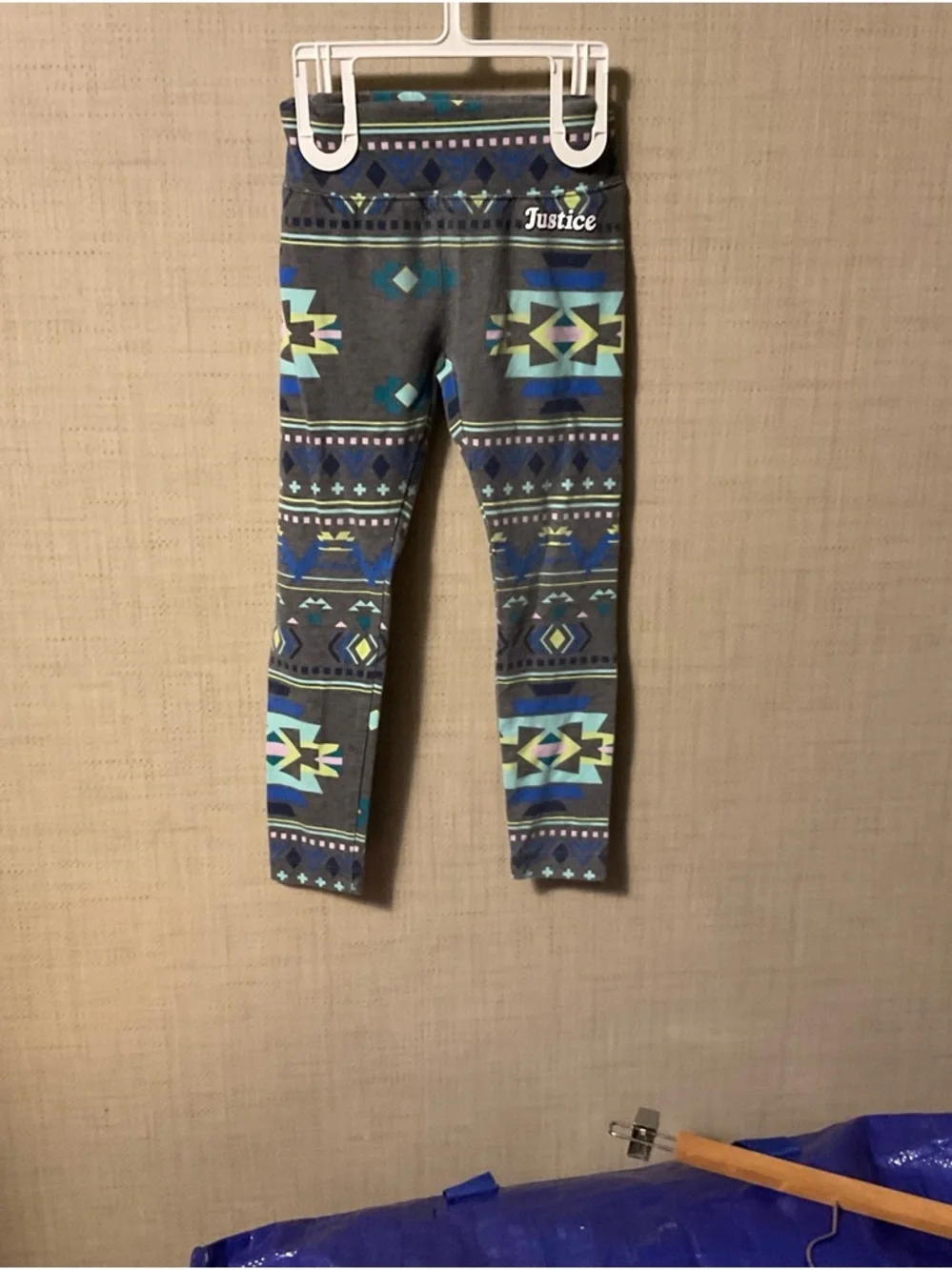 Girls' Gray Aztec Print Stretch Leggings with Teal Accents